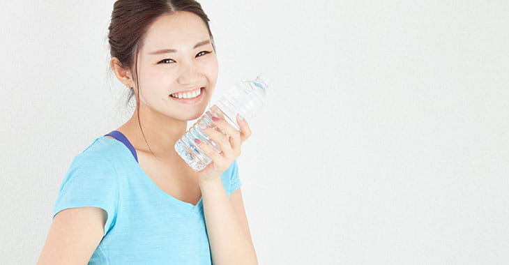 ダイエット中は水を積極的に補給しよう！水を飲むことで得られる効果